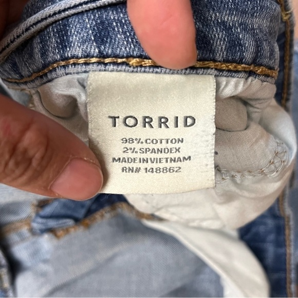 Torrid Bermuda distressed denim shorts - Picture 3 of 5